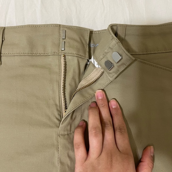 Dickies khaki skirt size (6) medium - Picture 4 of 4